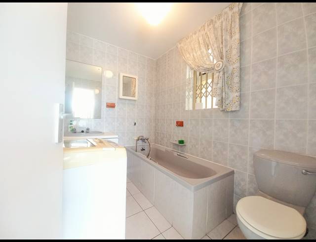 3 BEDROOM APARTMENT FOR SALE IN MANABA BEACH